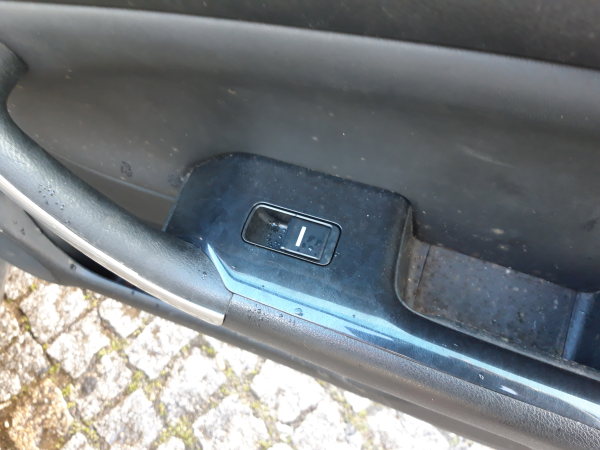 Interruptor vidro porta passageiro (20224183).