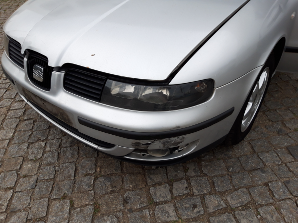 Farol esquerdo (20230443).