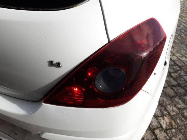 Farolim tras direito (20233346).