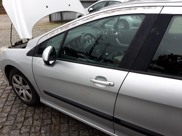 Porta frente esquerda (20233591).