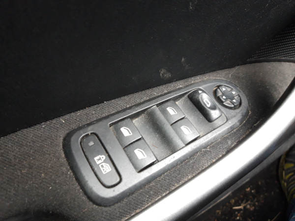 Interruptor vidros porta cond/pass (20233595).