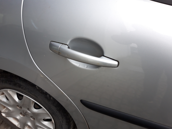 Puxador tras direito (20233626).