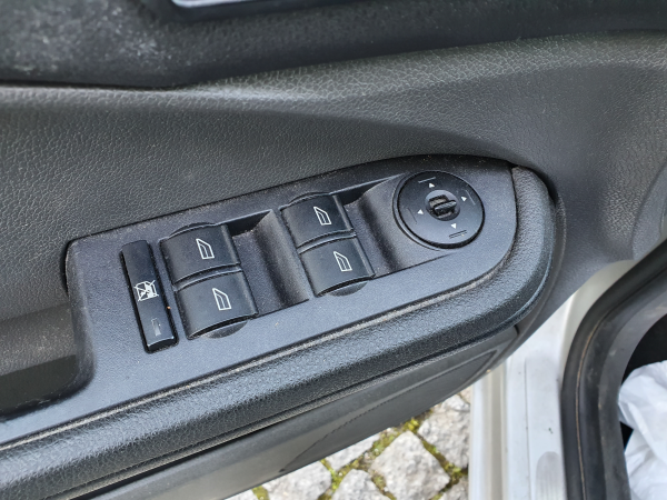 Interruptor vidros porta cond/pass (20236591).