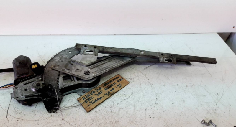 Elevador elect fte dto (108015).