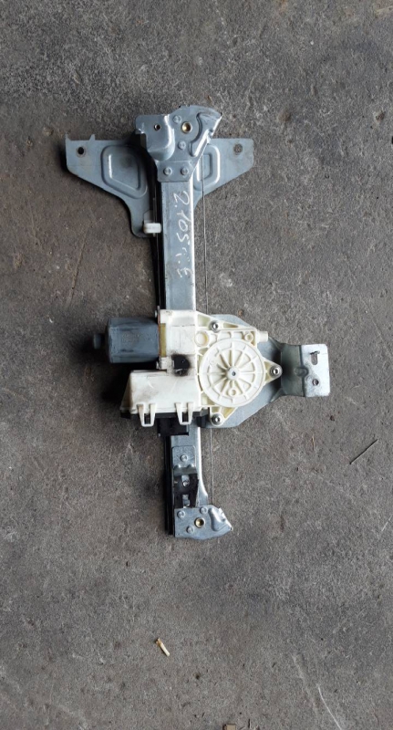 Elevador elect tras esq (109708).