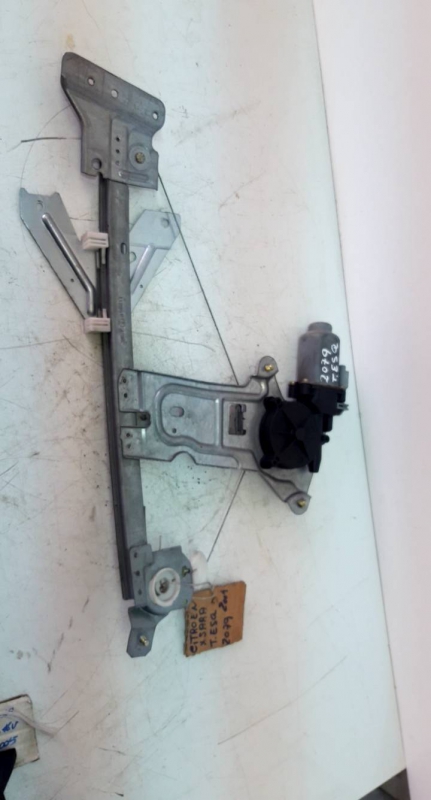 Elevador elect tras esq (109715).