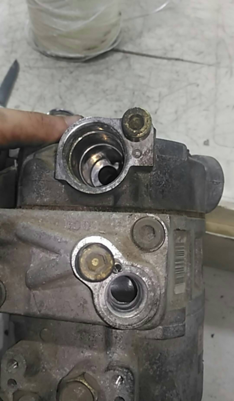 Compressor Ar condicionado (111207).