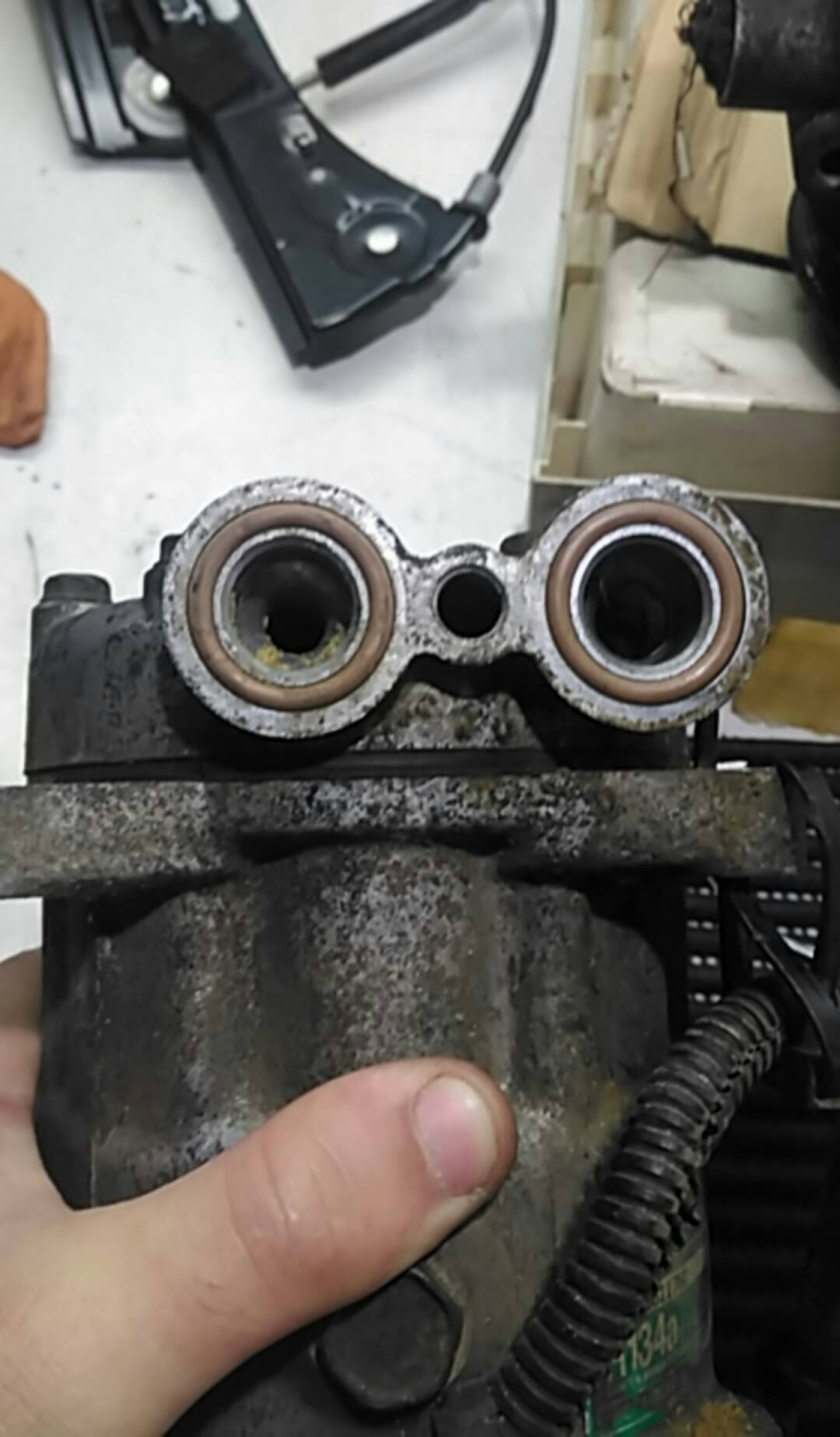 Compressor Ar condicionado (111227).