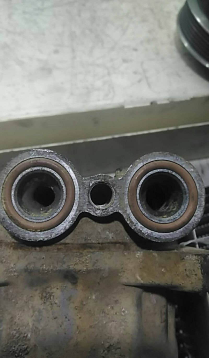 Compressor Ar condicionado (111228).