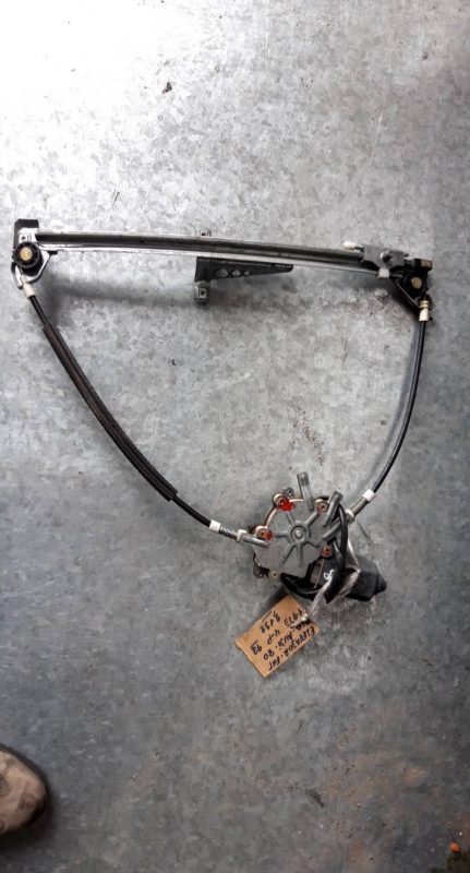 Elevador elect fte esq (116180).