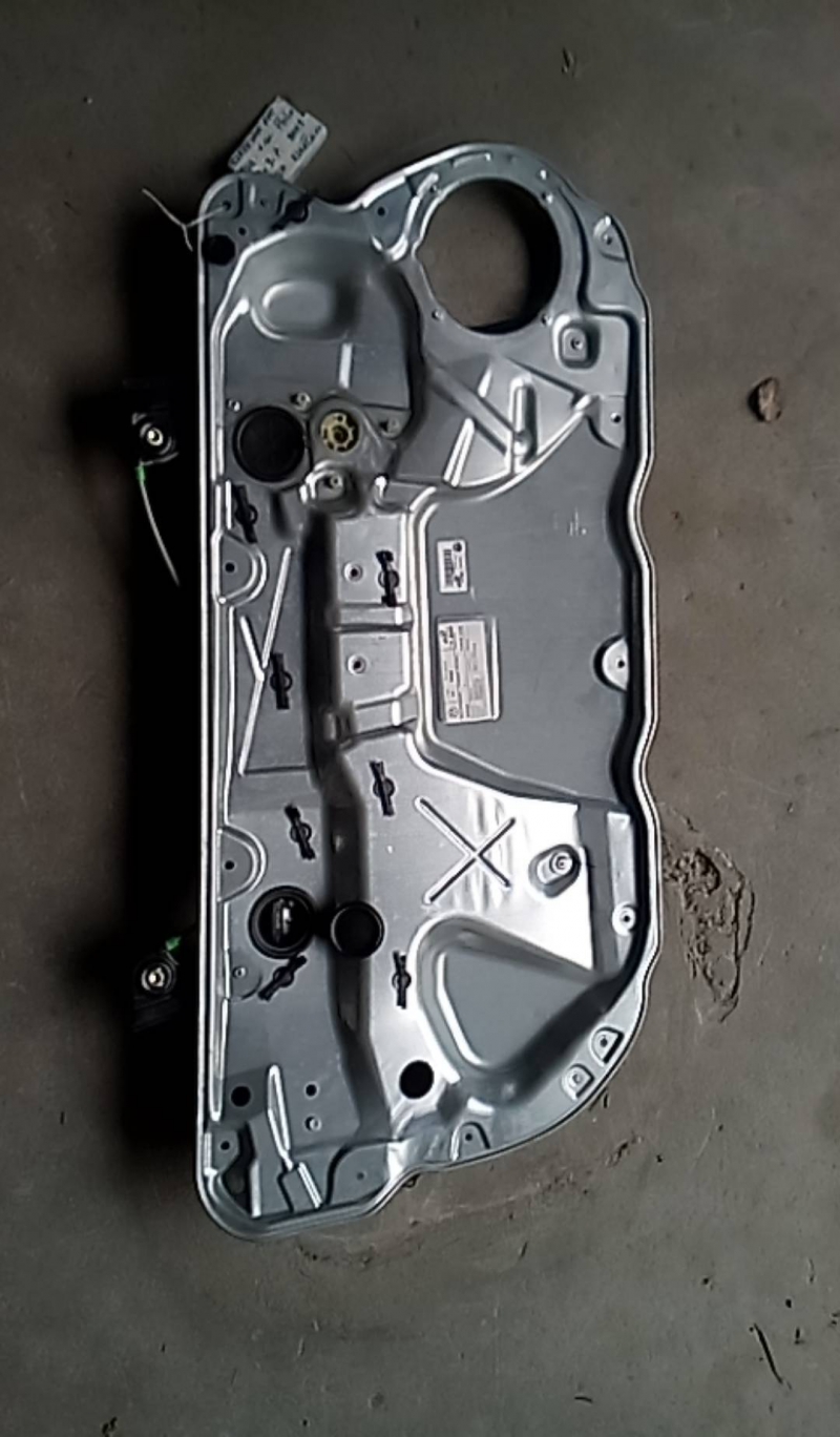 Elevador elect fte esq (121862).