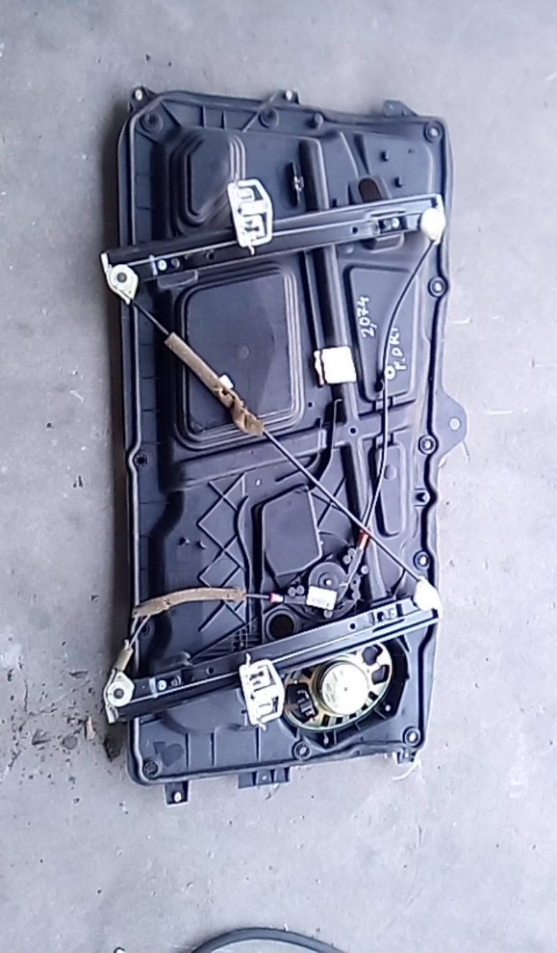 Elevador elect fte dto (121902).