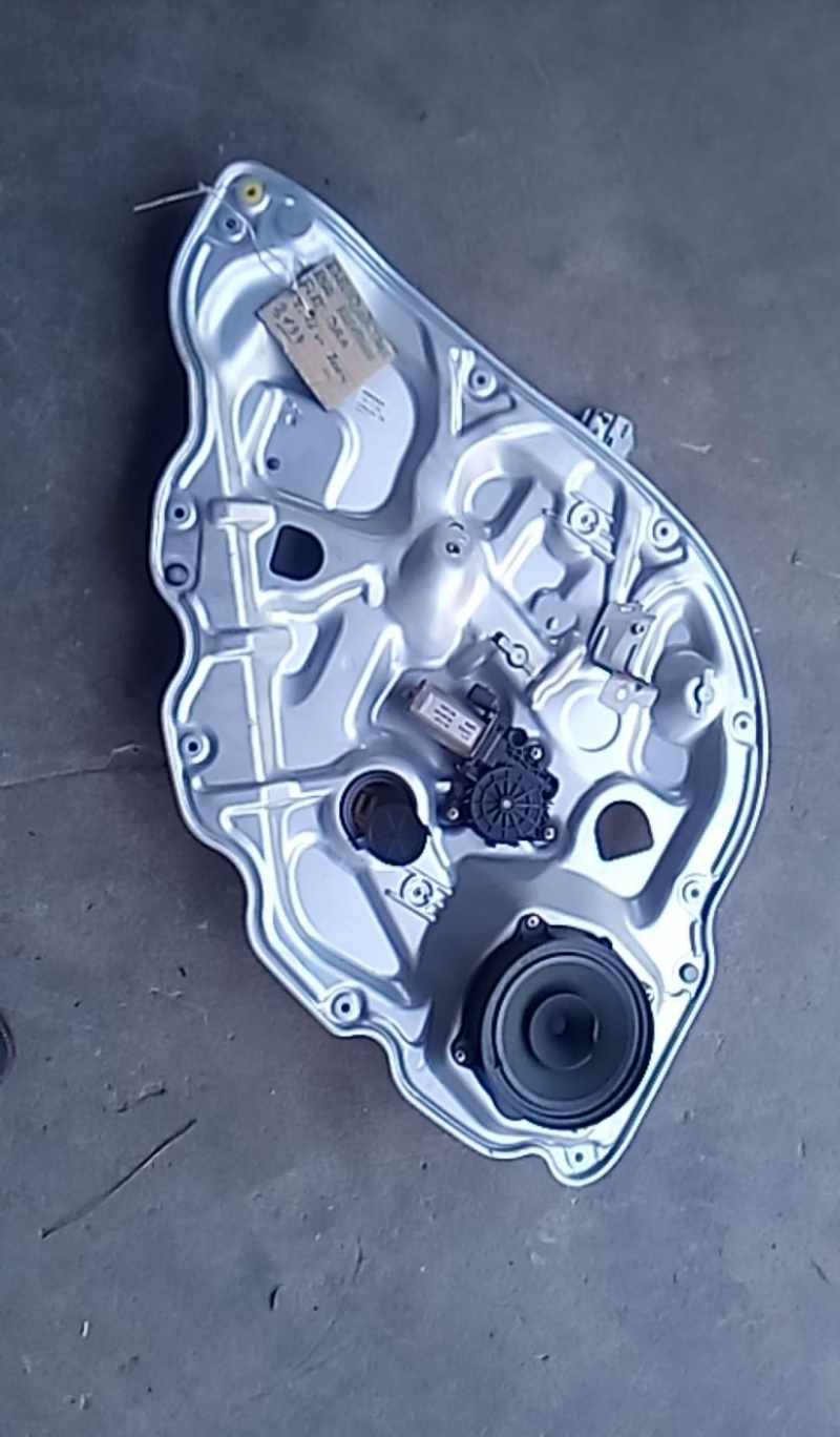 Elevador elect tras esq (121906).