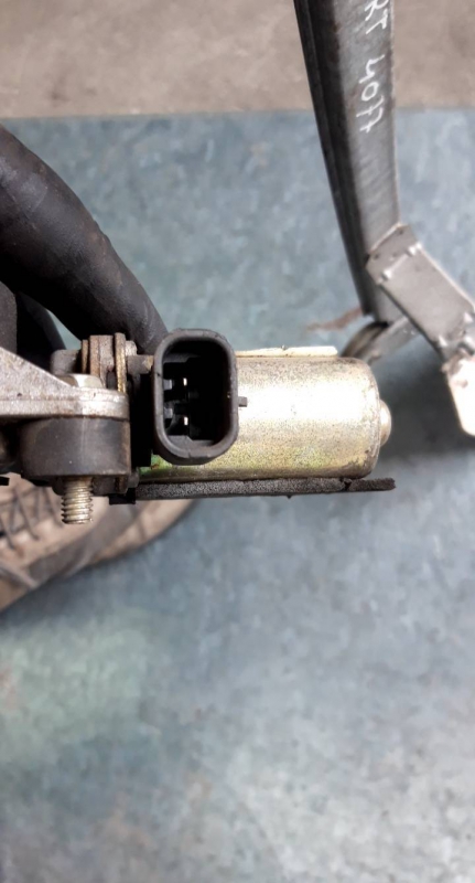 Elevador elect fte dto (122042).