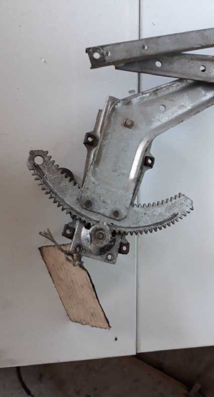 Elevador manual fte dto (122104).