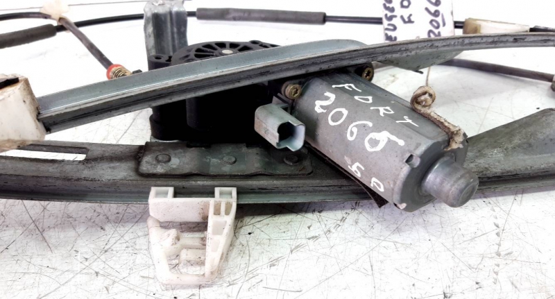 Elevador elect fte dto (122128).