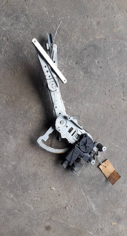 Elevador elect fte esq (123370).