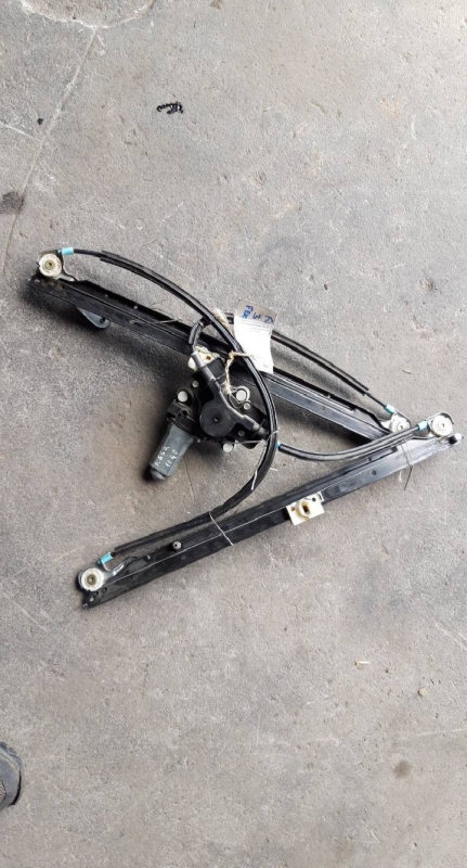 Elevador elect fte esq (123388).