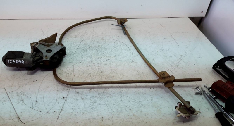 Elevador elect fte esq (123694).