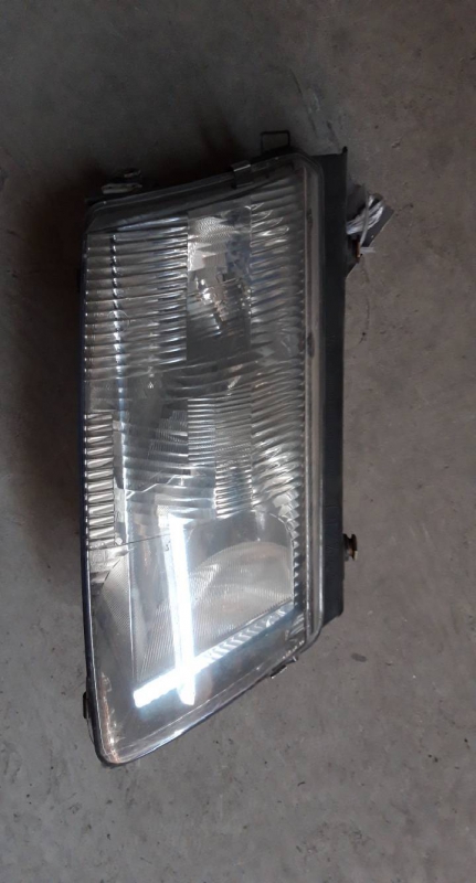 Farol direito (152899).