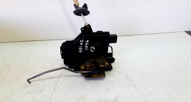 Fecho porta  fte dto (153665).