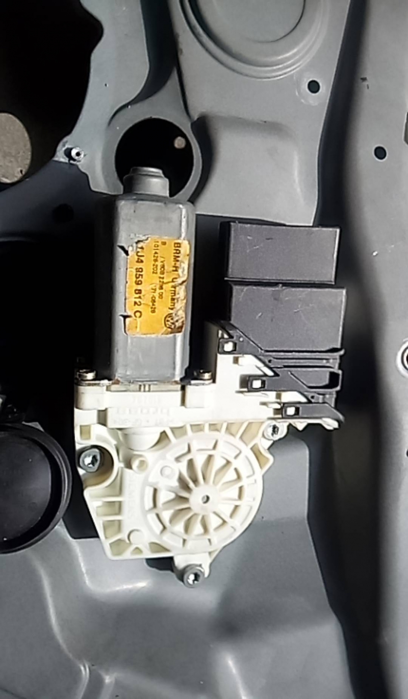 Elevador elect tras dto (165123).