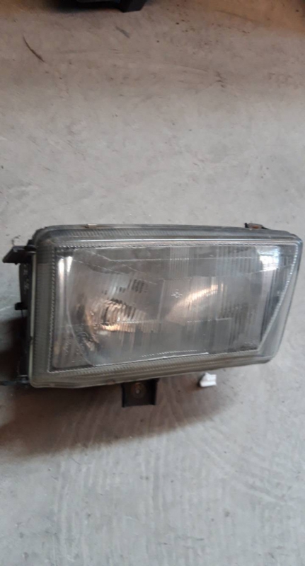 Farol esquerdo (170941).