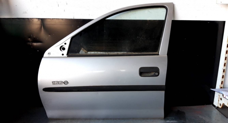 Porta frente esquerda (20189309).