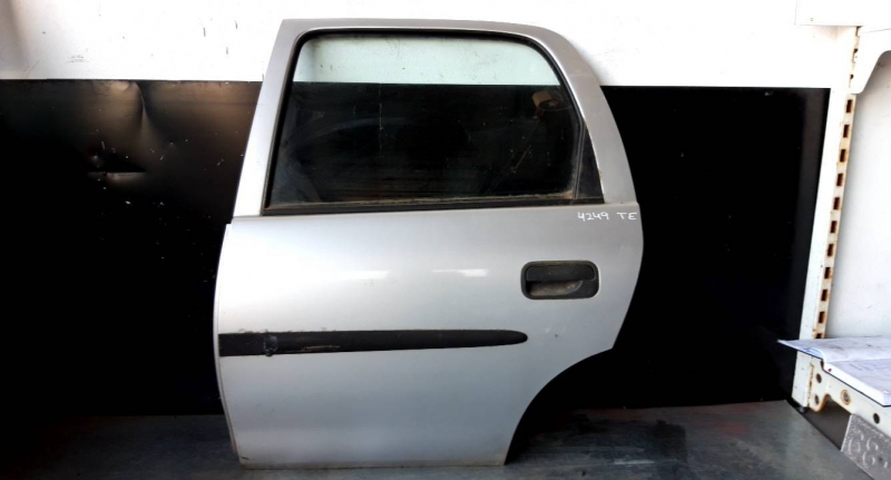 Porta tras esquerda (20189310).