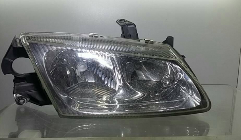 Farol direito (20191340).