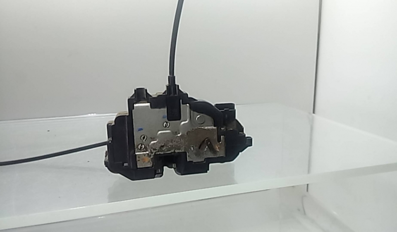 Fecho porta  tras esquerdo (20193160).