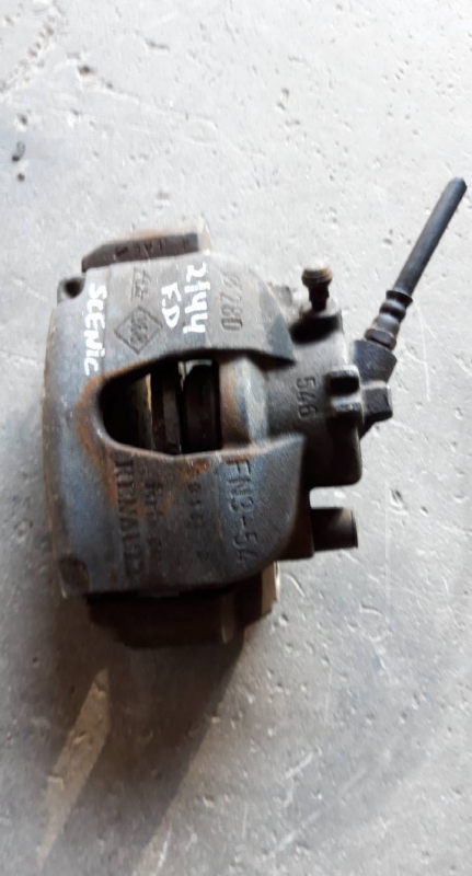 Pinça frente direita