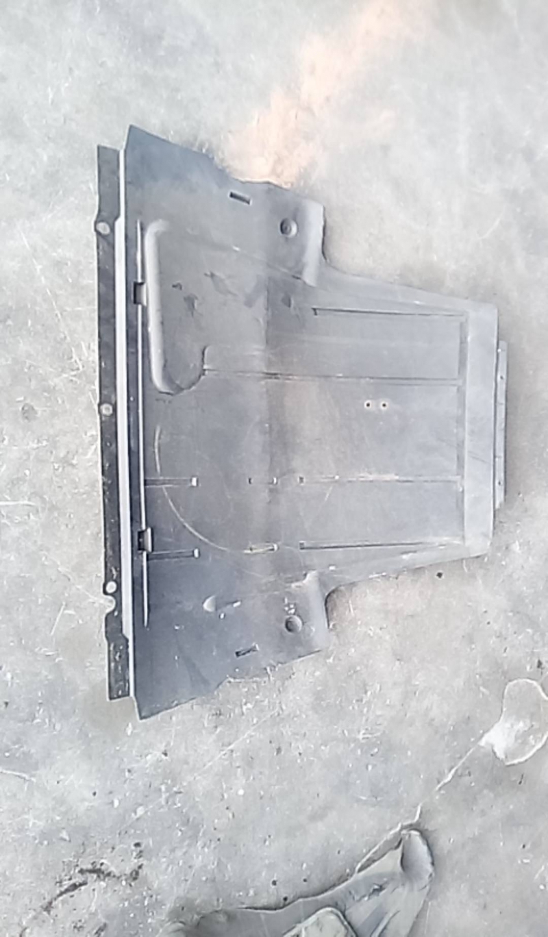 Protecção inferior motor (20193423).