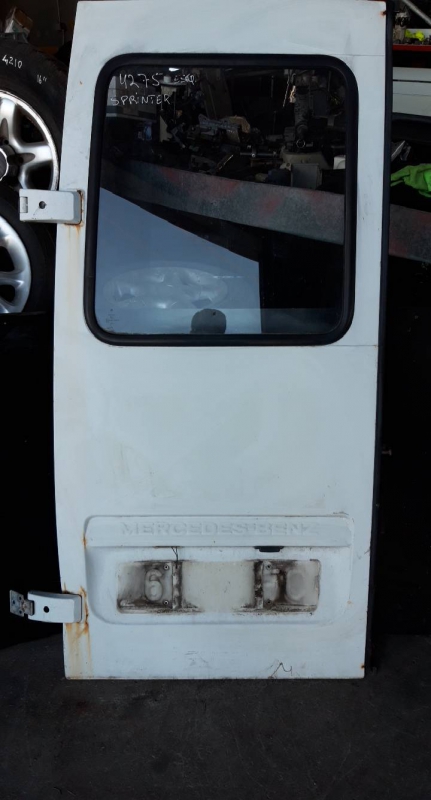 Porta mala esquerda