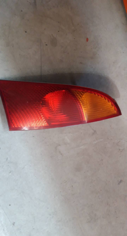 Farolim tras direito (20196401).