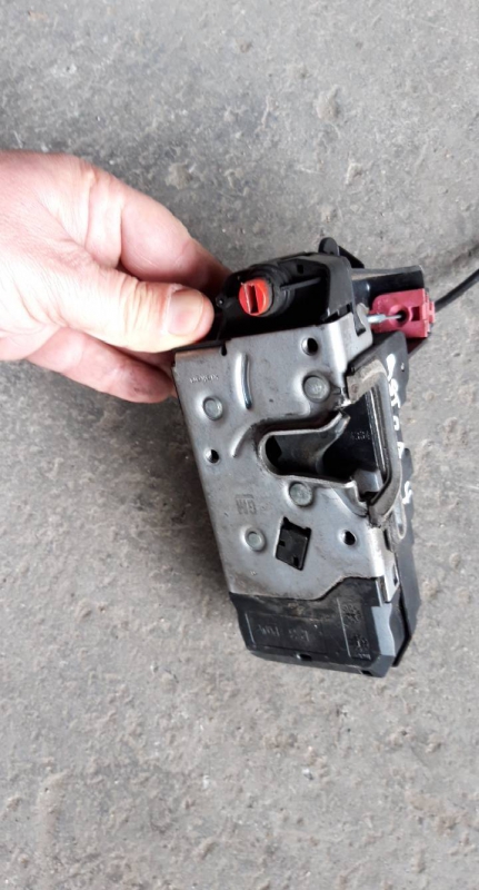 Fecho porta  tras direito (20197510).