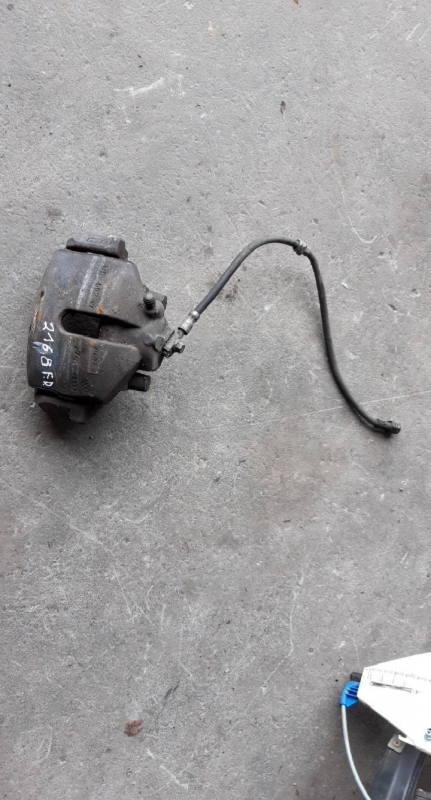 Pinça frente direita (20200084).