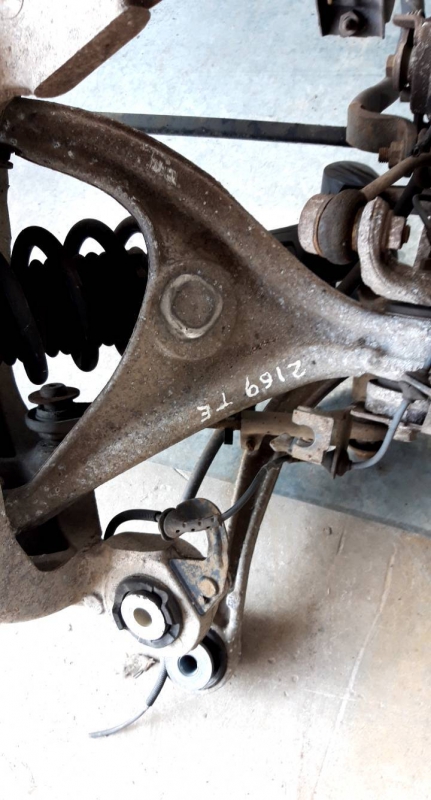 Braço suspensão tras esquerdo (20200296).