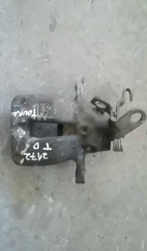 Pinça tras direita (20200979).