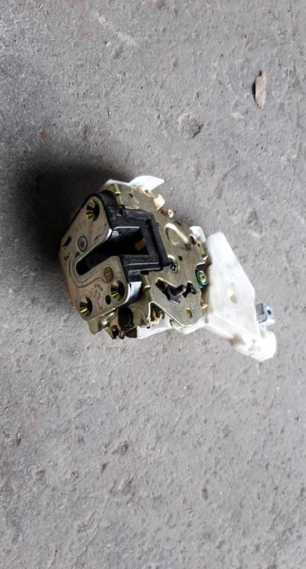 Fecho porta  tras esquerdo (20201139).