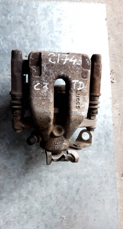 Pinça tras direita (20201688).