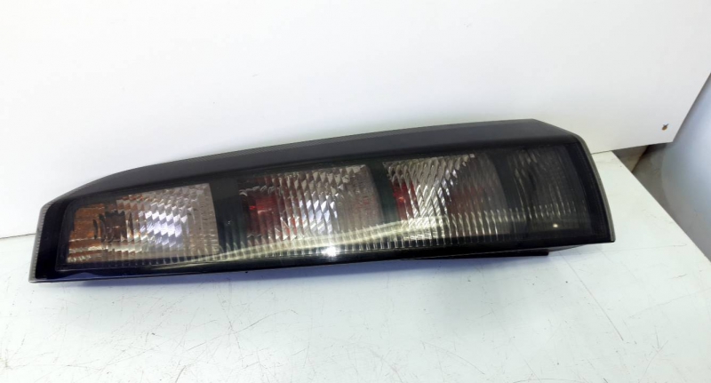 Farolim tras direito (20201855).