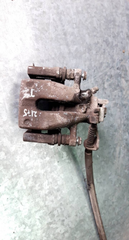 Pinça tras esquerda (20201896).