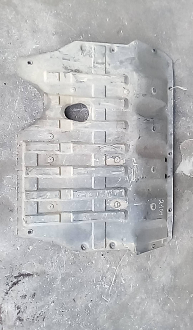 Protecção inferior motor (20202079).