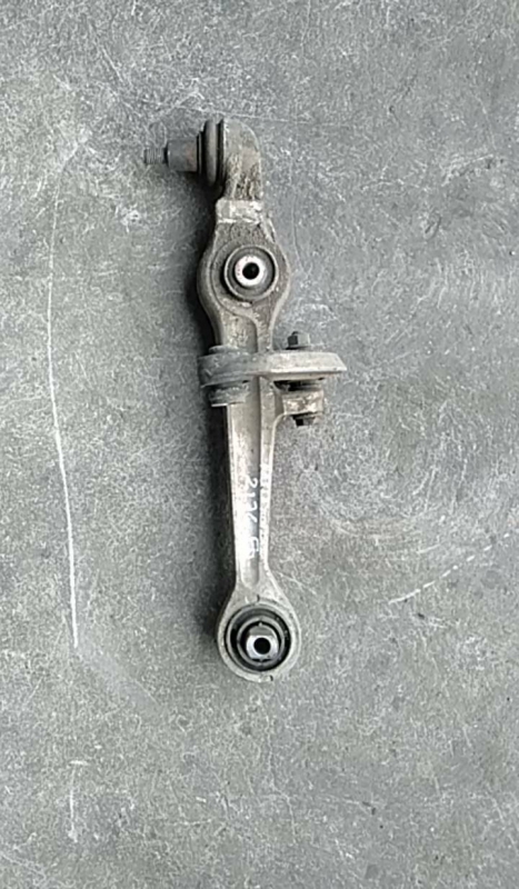 Braço suspensão frente direito (20202350).