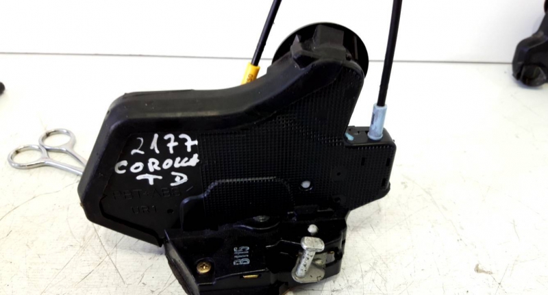 Fecho porta  tras direito