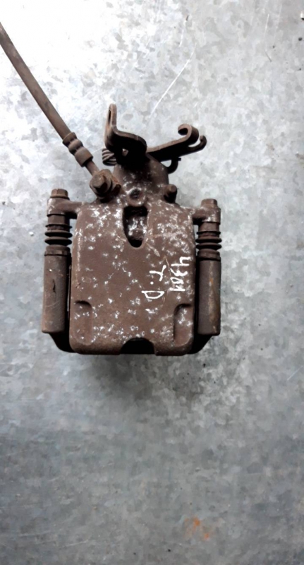 Pinça tras direita (20204352).