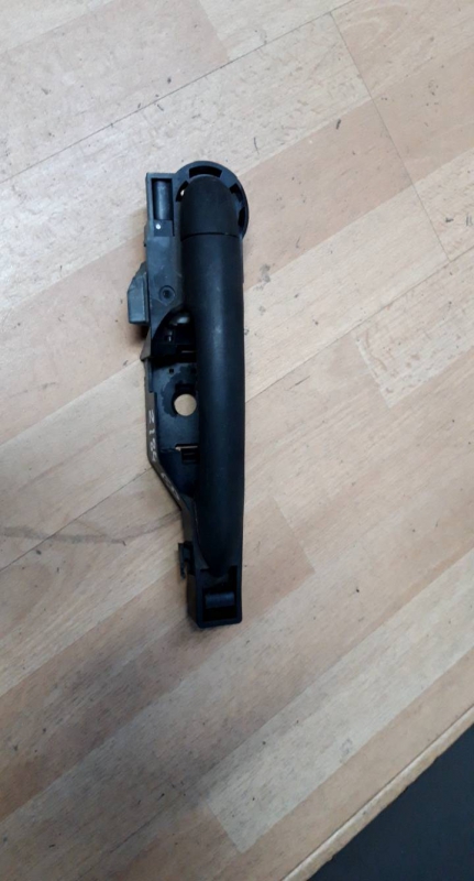 Puxador frente direito (20204500).