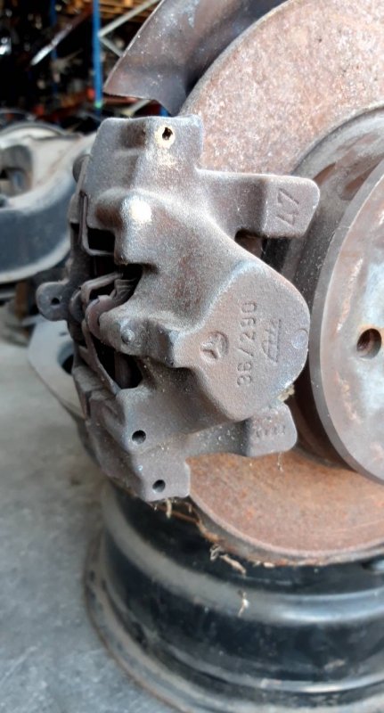 Pinça tras direita (20206551).