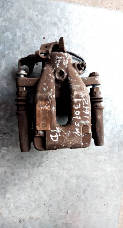 Pinça tras direita (20207102).